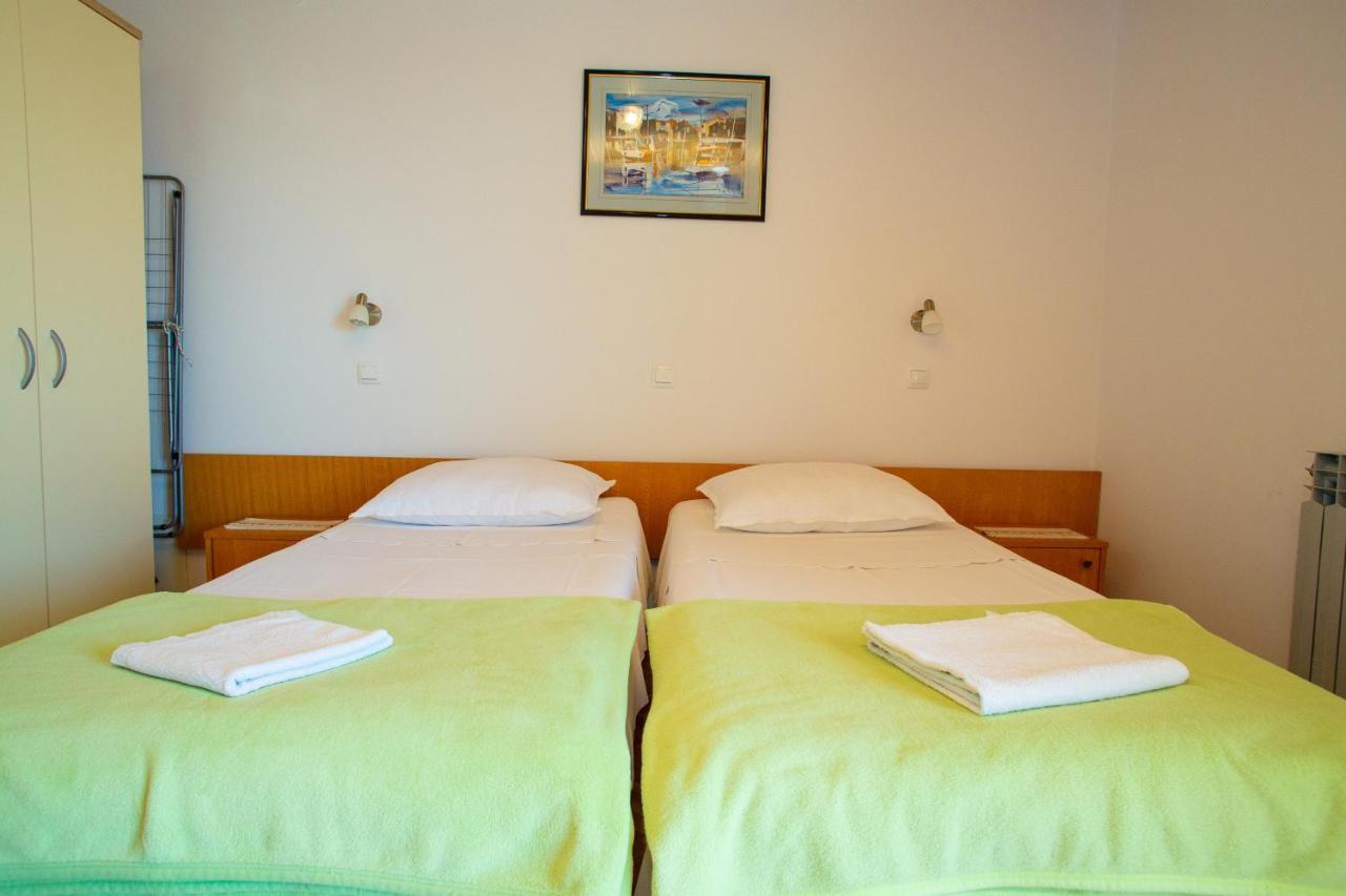 Apartments & Rooms Peranic Novalja Exterior photo